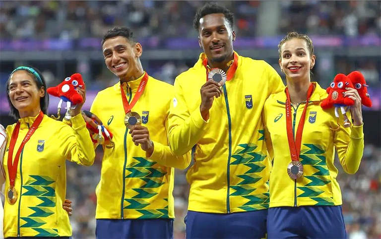 Brasil fecha a terça-feira com 10 pódios e vai às semis do goalball e futebol de cegos