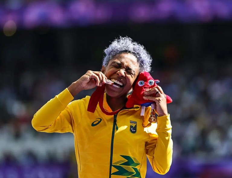 Brasil tem bronze de estreante no atletismo e disputa por dois ouros no judô, nesta sexta (6)