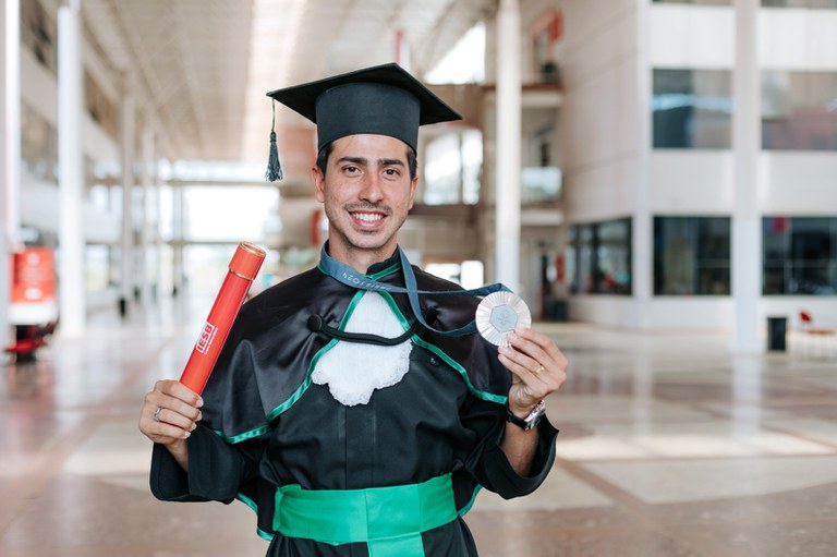 Caio Bonfim se forma em Educação Física e prova que conciliar estudos e esporte é possível