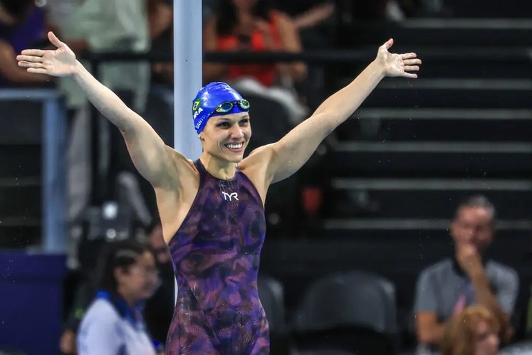 Nadadora Carol Santiago conquista terceiro ouro nos Jogos Paralímpicos