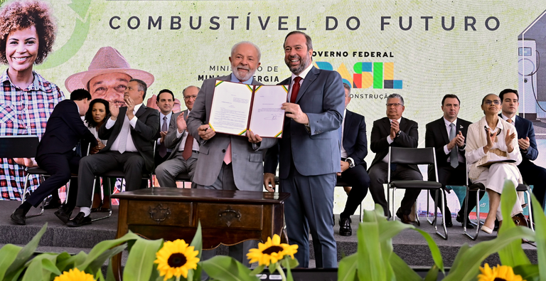 Combustível do Futuro passa no Senado: 'Vitória para o Brasil', comemora ministro