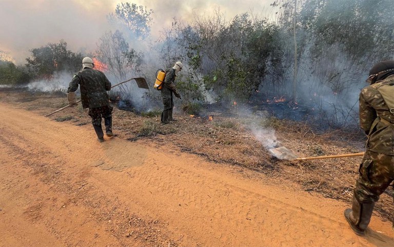 Defesa ativa comando para apoio ao combate a incêndios e estiagem na Amazônia