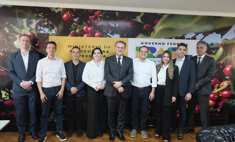 Ministro da Agricultura debate indústria do cânhamo com representantes do setor