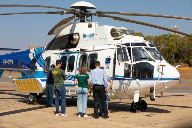 Ibama freta cinco helicópteros e aumenta frota de combate a incêndios florestais