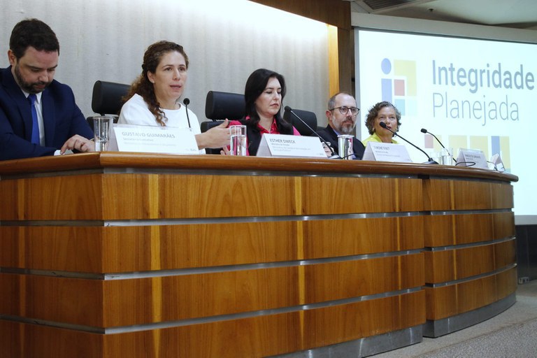 Ministras Esther Dweck e Simone Tebet celebram um ano do Programa Integridade Planejada