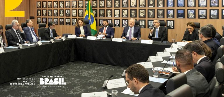 Lewandowski recebe pesquisa em que 79% dos brasileiros consideram positiva a PEC da Segurança Pública Lewandowski recebe pesquisa em que 79% dos brasileiros consideram positiva a PEC da Segurança Pública