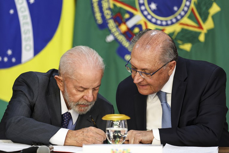 Lula regulamenta Fundo de Desenvolvimento Industrial e Tecnológico, com verba de R$ 1 bi