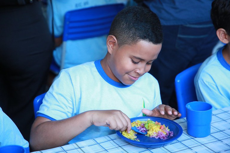 Dia Nacional da Alimentação Escolar: com maior programa do mundo, Brasil atende 40 milhões de estudantes por dia