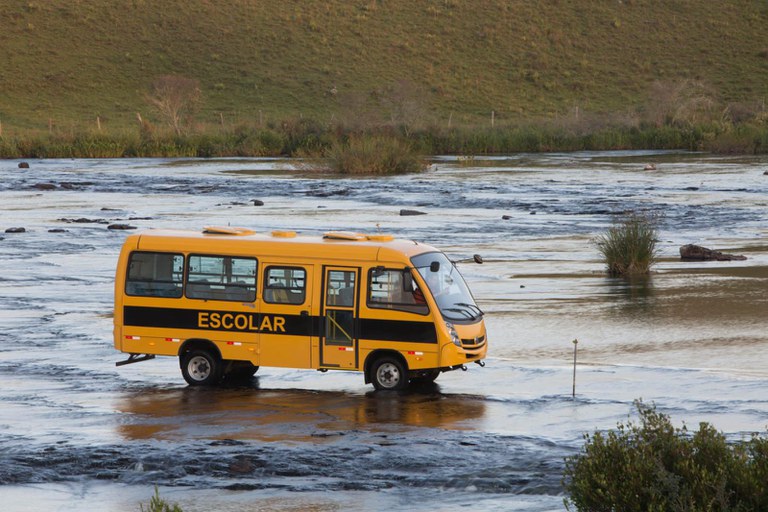 Governo Federal formaliza entrega de 113 novos ônibus escolares ao Ceará