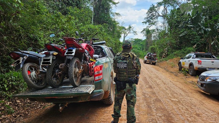 PF, Incra, Ibama e PM combatem invasão de terras da União em Acrelândia