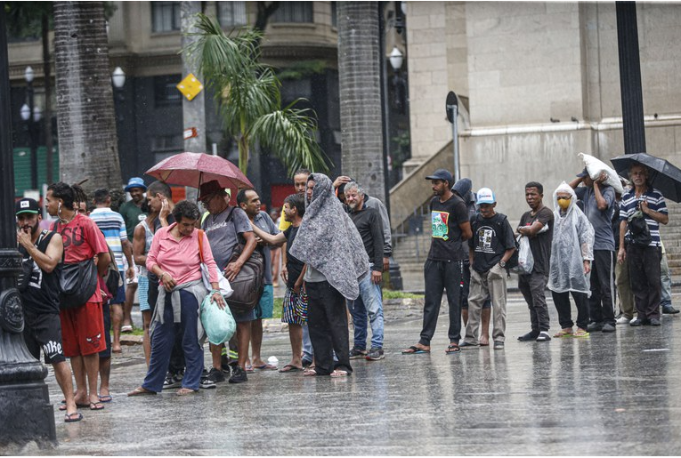 População em situação de rua não triplicou no Brasil em um ano e meio