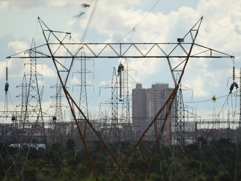 Bandeira verde: ano de 2024 se encerra com conta de luz mais barata