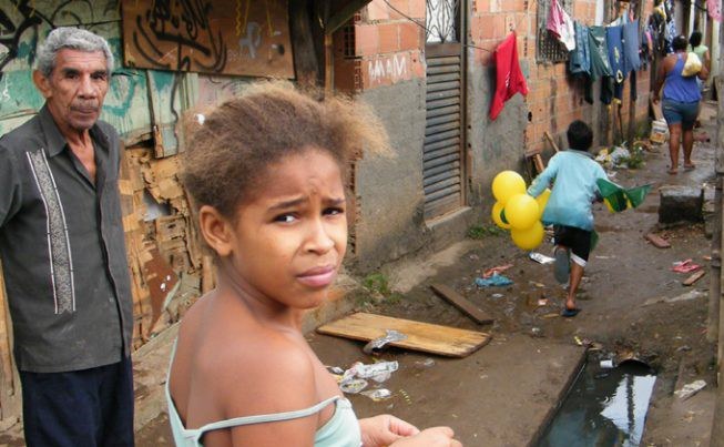 Censo 2022: índice de envelhecimento nas favelas é menor do que no restante do País