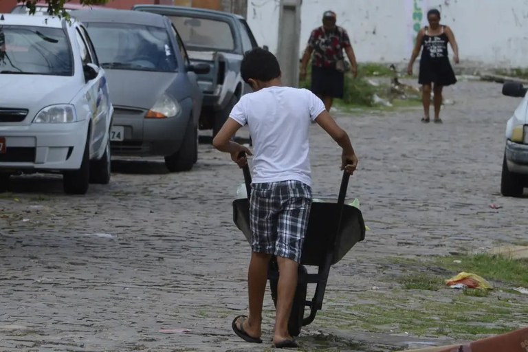 Estudo aponta redução de 14,6% no trabalho infantil no Brasil em 2023