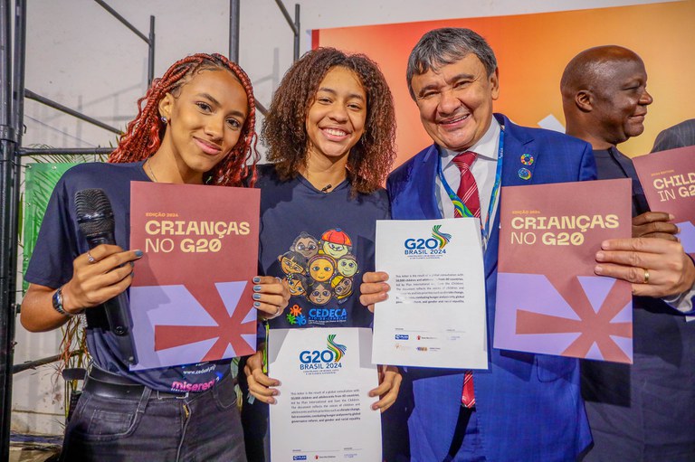 Jovens brasileiras entregam carta com demandas de 50 mil crianças e adolescentes aos Líderes do G20