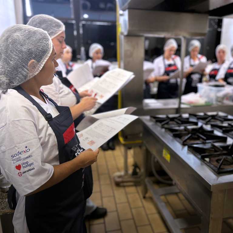 Com apoio do BNDES, projeto oferece formação gastronômica para pessoas em situação de vulnerabilidade social