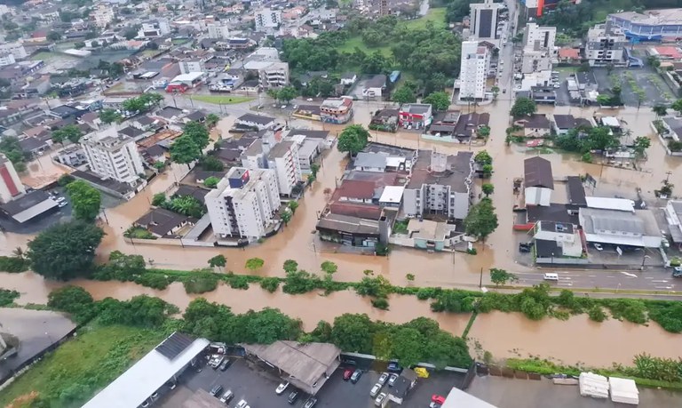 Defesa Civil alerta para chuvas fortes em SC. Ministério da Saúde monitora e orienta