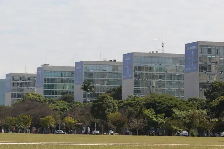 Gestão divulga calendário de feriados e pontos facultativos em 2025