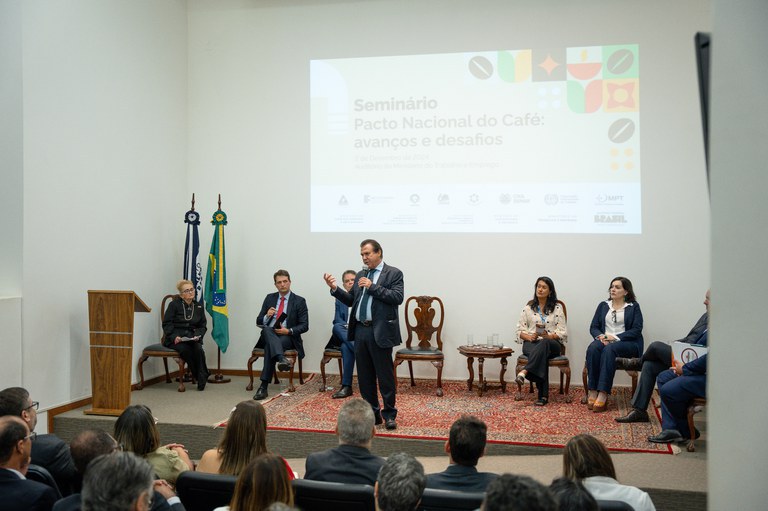 MTE discute avanços, desafios e ações para melhorar as condições de trabalho na cafeicultura brasileira