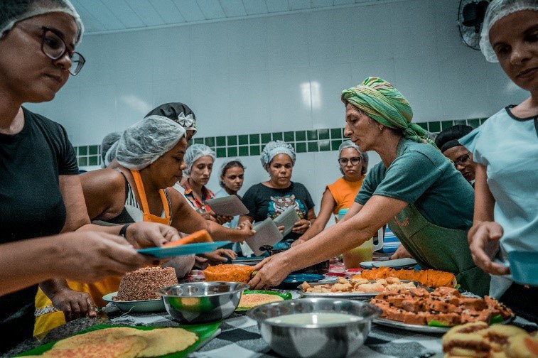 Produtos da floresta chegam à alimentação escolar no Sul da Bahia