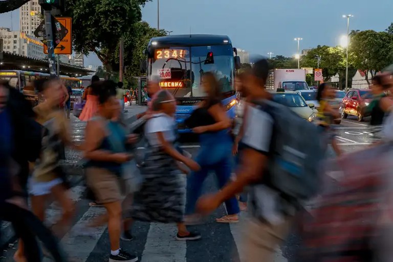 Salário mínimo é de R$ 1.518 a partir desta quarta-feira (1°)