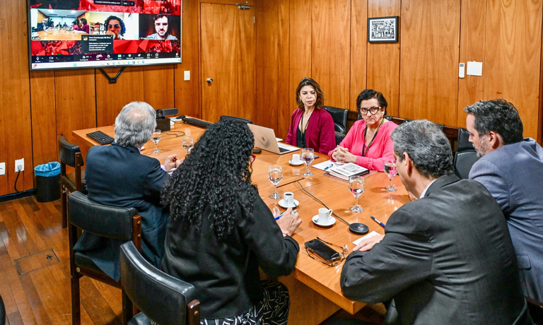 Secretaria-Geral da Presidência discute ajuste fiscal com movimentos sociais