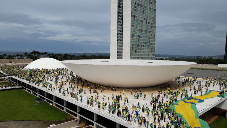 "8 de Janeiro: Dois Anos Depois" é o tema do Caminhos da Reportagem, da TV Brasil