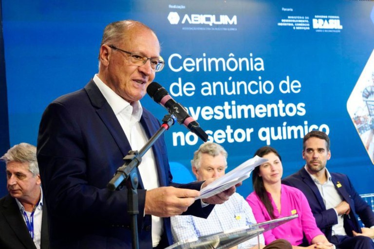 Indústria química anuncia R$ 759,3 mi em investimentos, fruto do REIQ, programa de incentivo do governo federal