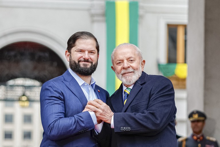 Lula trata de agenda bilateral e global em telefonema com o presidente do Chile