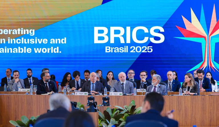 Brics, investimentos na indústria naval e mais emprego marcam a semana