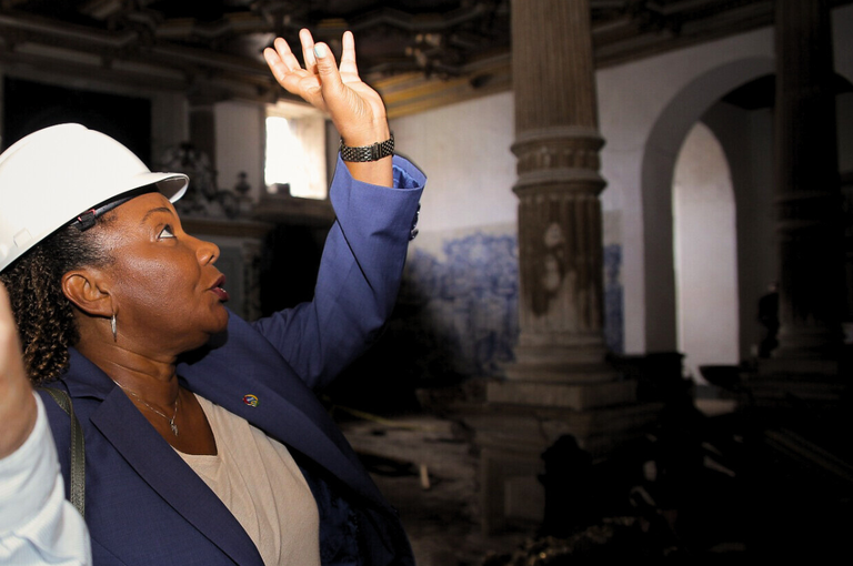 Em Salvador, ministra da Cultura visita Igreja de São Francisco de Assis e anuncia obras emergenciais