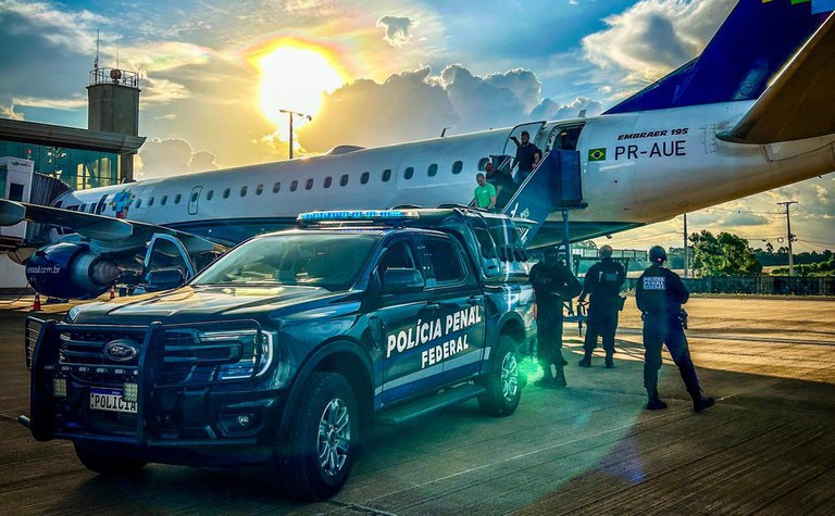 Combate ao crime organizado tem reforço com envio de presos do RJ para o sistema federal Combate ao crime organizado tem reforço com envio de presos do RJ para o sistema federal