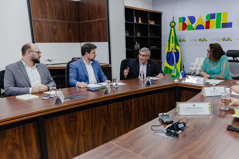 MCTI e Ministério do Trabalho discutem parcerias em economia solidária e aplicativos