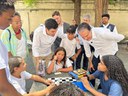 Ministro Camilo Santana visita escola em volta às aulas sem celular na rede pública