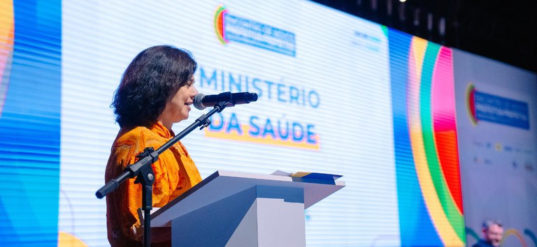 Ministra Nísia Trindade incentiva estudantes e professores na prevenção das arboviroses Ministra Nísia Trindade incentiva estudantes e professores na prevenção das arboviroses