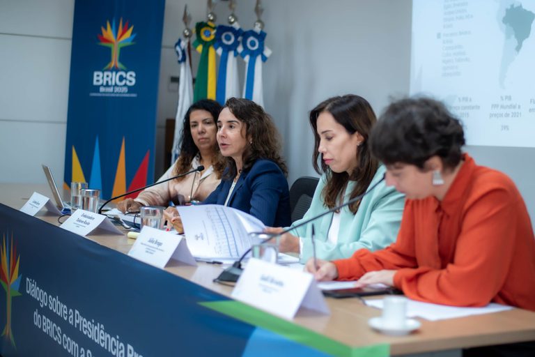 Eixo de economia e finanças do BRICS apresenta prioridades para sociedade civil Eixo de economia e finanças do BRICS apresenta prioridades para sociedade civil