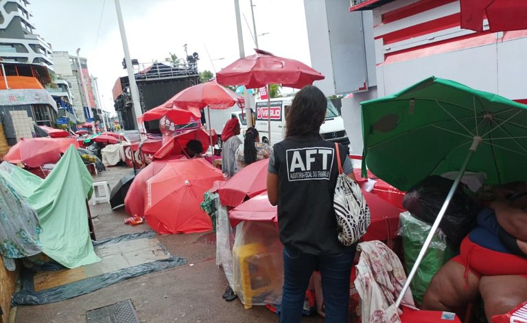 MTE resgatou 303 de situação de trabalho escravo no Carnaval de Salvador MTE resgatou 303 de situação de trabalho escravo no Carnaval de Salvador