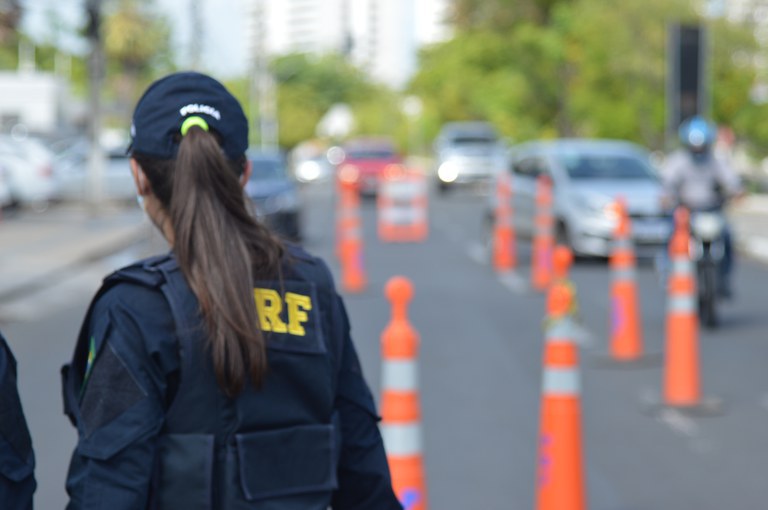 Operação Rosas de Aço: PRF intensifica combate à violência contra a mulher em todo o país Operação Rosas de Aço: PRF intensifica combate à violência contra a mulher em todo o país