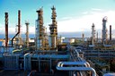 Na Refinaria Riograndense, tecnologia Petrobras transforma massa de eucalipto em combustível Na Refinaria Riograndense, tecnologia Petrobras transforma massa de eucalipto em combustível