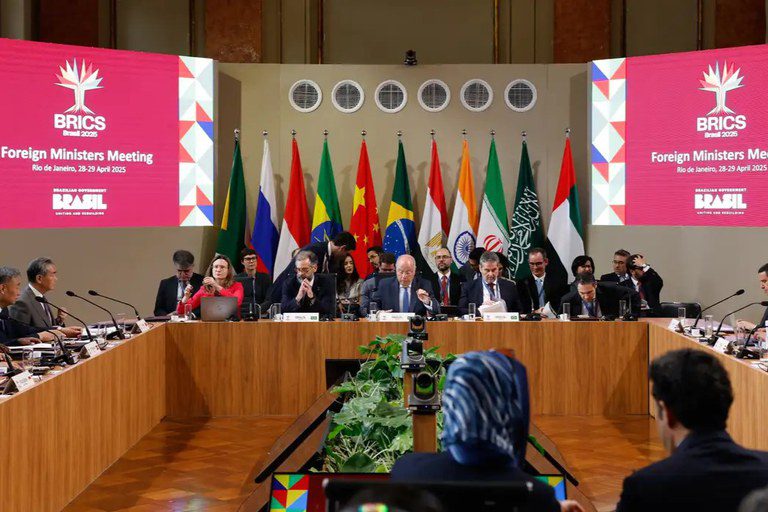 Chanceleres encaminham posições pela reforma da governança global, reforço do multilateralismo e paz Chanceleres encaminham posições pela reforma da governança global, reforço do multilateralismo e paz