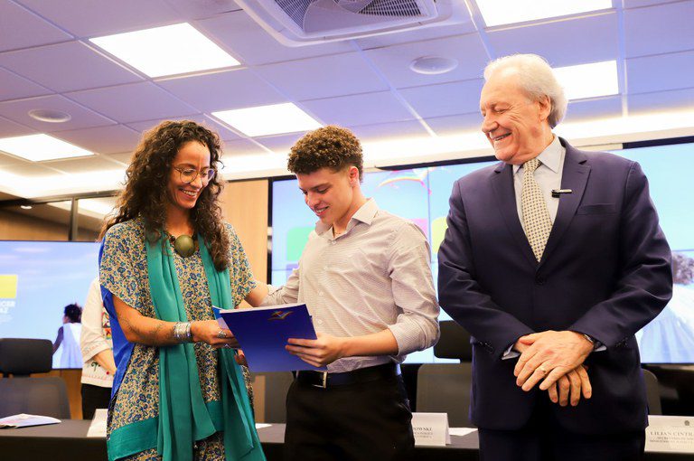Governo Federal apresenta plano Crescer em Paz, com 45 ações de proteção às crianças e adolescentes Governo Federal apresenta plano Crescer em Paz, com 45 ações de proteção às crianças e adolescentes