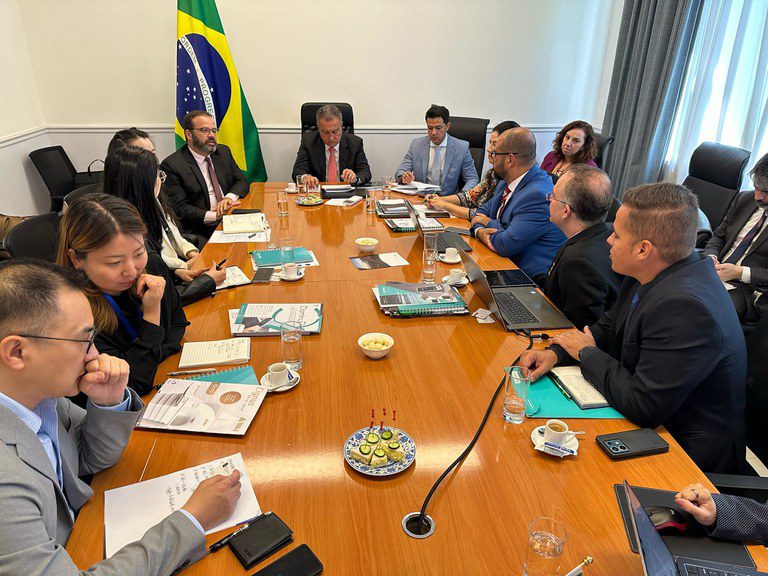 No segundo dia de missão à China, Rui Costa busca atrair investimentos para o setor naval No segundo dia de missão à China, Rui Costa busca atrair investimentos para o setor naval