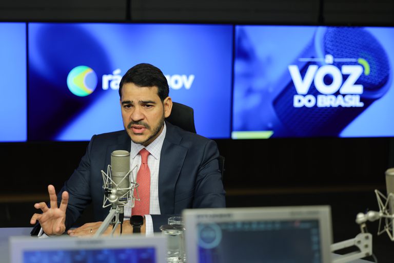 Descontos indevidos no INSS começaram entre 2019 e 2022. Fraude foi barrada neste governo, diz Jorge Messias Descontos indevidos no INSS começaram entre 2019 e 2022. Fraude foi barrada neste governo, diz Jorge Messias