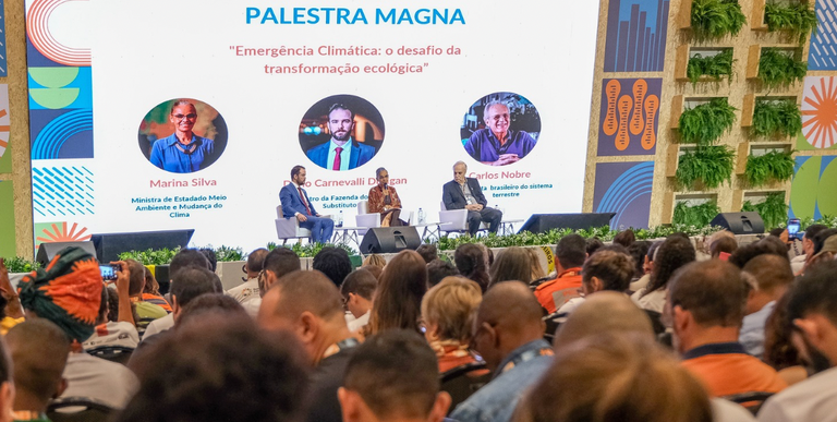 'É melhor a gente mudar do que ser mudado', diz Marina Silva em palestra magna 'É melhor a gente mudar do que ser mudado', diz Marina Silva em palestra magna