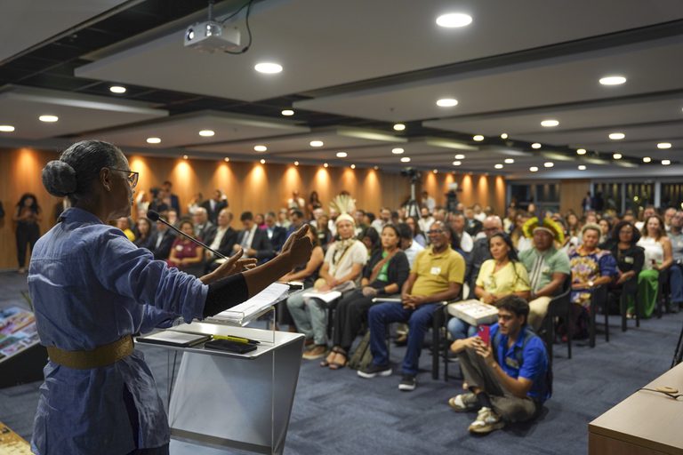 'Em 500 anos, temos o primeiro fundo de benefícios para comunidades tradicionais', diz Marina Silva 'Em 500 anos, temos o primeiro fundo de benefícios para comunidades tradicionais', diz Marina Silva