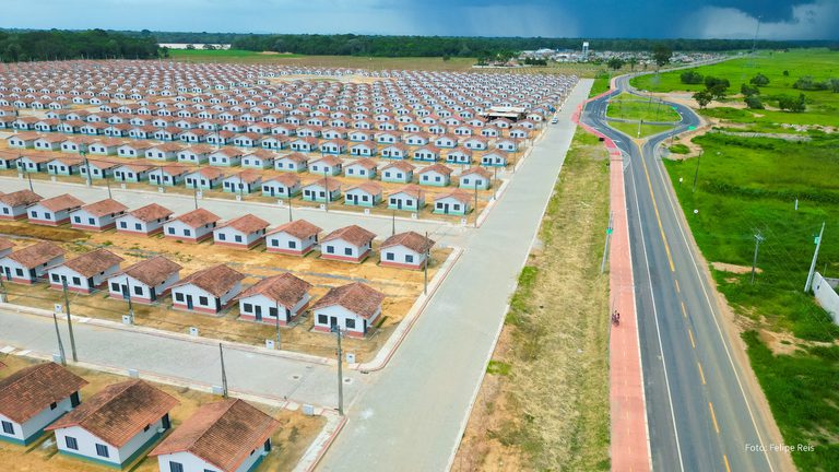 Famílias de Linhares (ES) recebem Minha Casa, Minha Vida, após interrupção das obras em 2020 Famílias de Linhares (ES) recebem Minha Casa, Minha Vida, após interrupção das obras em 2020