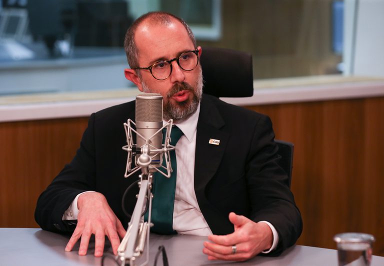 Ação do governo contra esquema de descontos indevidos no INSS é tema da Voz do Brasil desta quarta (7) Ação do governo contra esquema de descontos indevidos no INSS é tema da Voz do Brasil desta quarta (7)