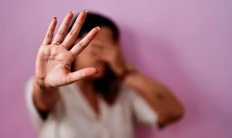 Alagoas adere à política de cotas para contratação de mulheres em situação de violência Alagoas adere à política de cotas para contratação de mulheres em situação de violência
