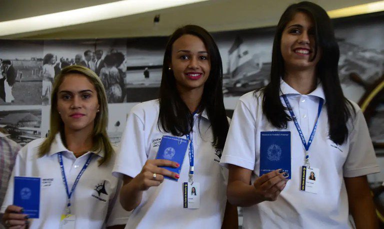Programa Aprendizagem Profissional cria o maior número de empregos em 25 anos Programa Aprendizagem Profissional cria o maior número de empregos em 25 anos