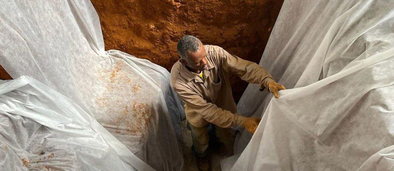 Arqueólogos resgatam ossadas em cemitério descoberto em Salvador Arqueólogos resgatam ossadas em cemitério descoberto em Salvador